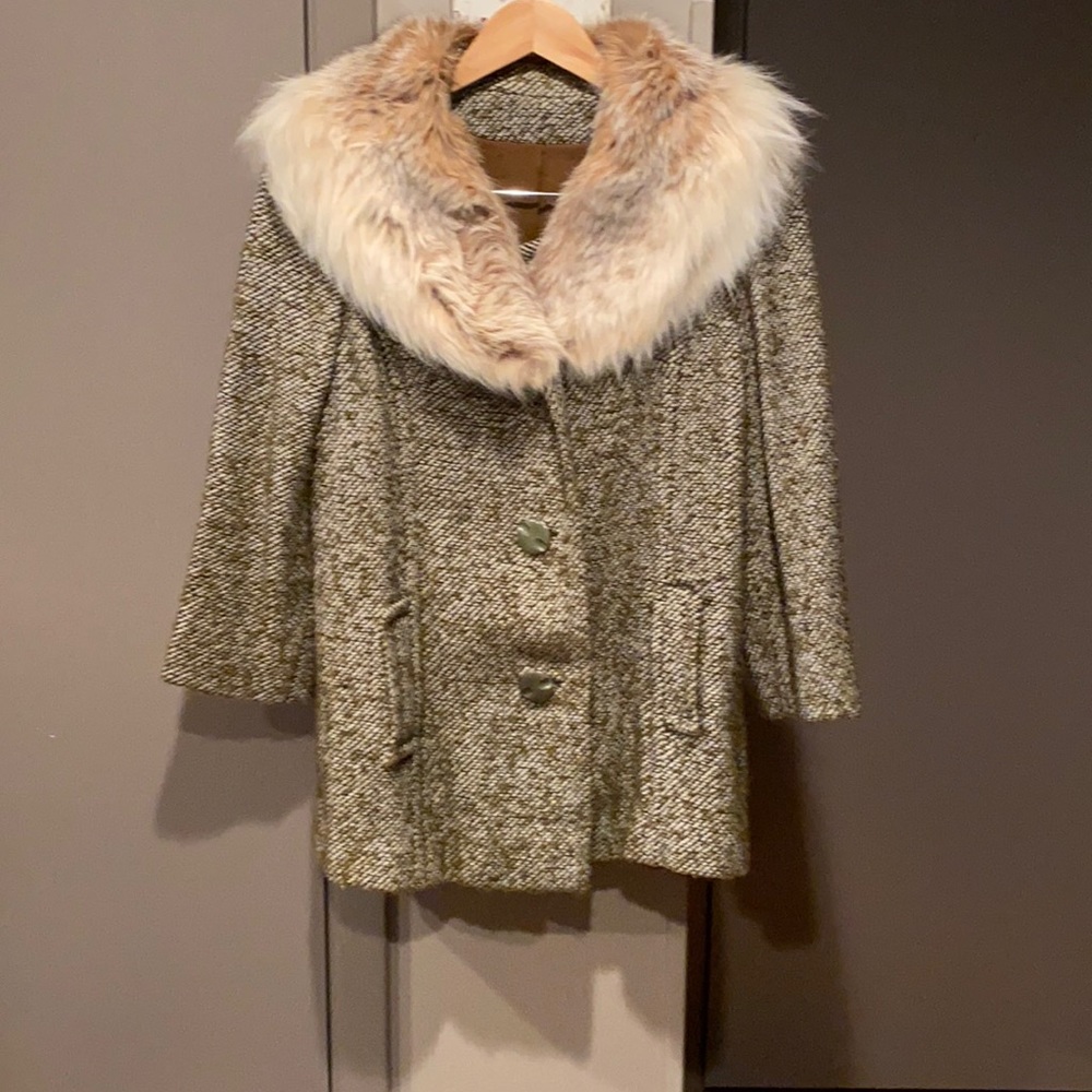 Vintage suit,Green,black, cream tweed, fur collar.Skirt /jacket. Excellent shape